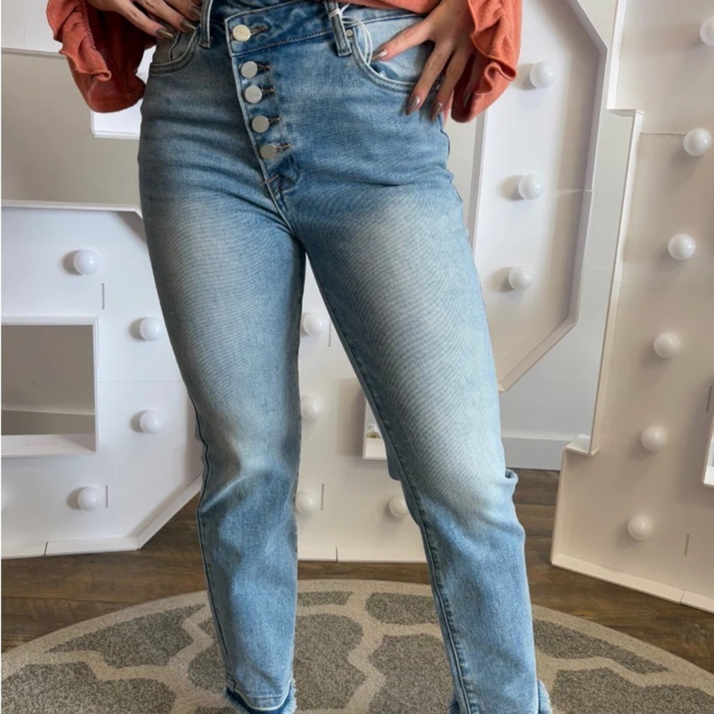 Risen raylee cross over denim
Jeans Stylish Blue Button-Fly Jeans size. 15 32